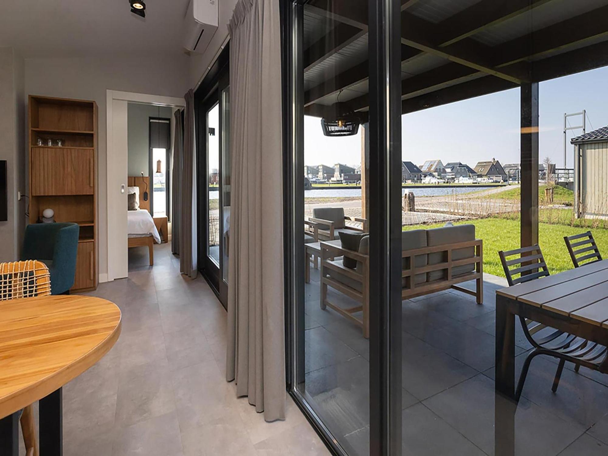 Luxury Docklodge On The Water Delfstrahuizen Buitenkant foto