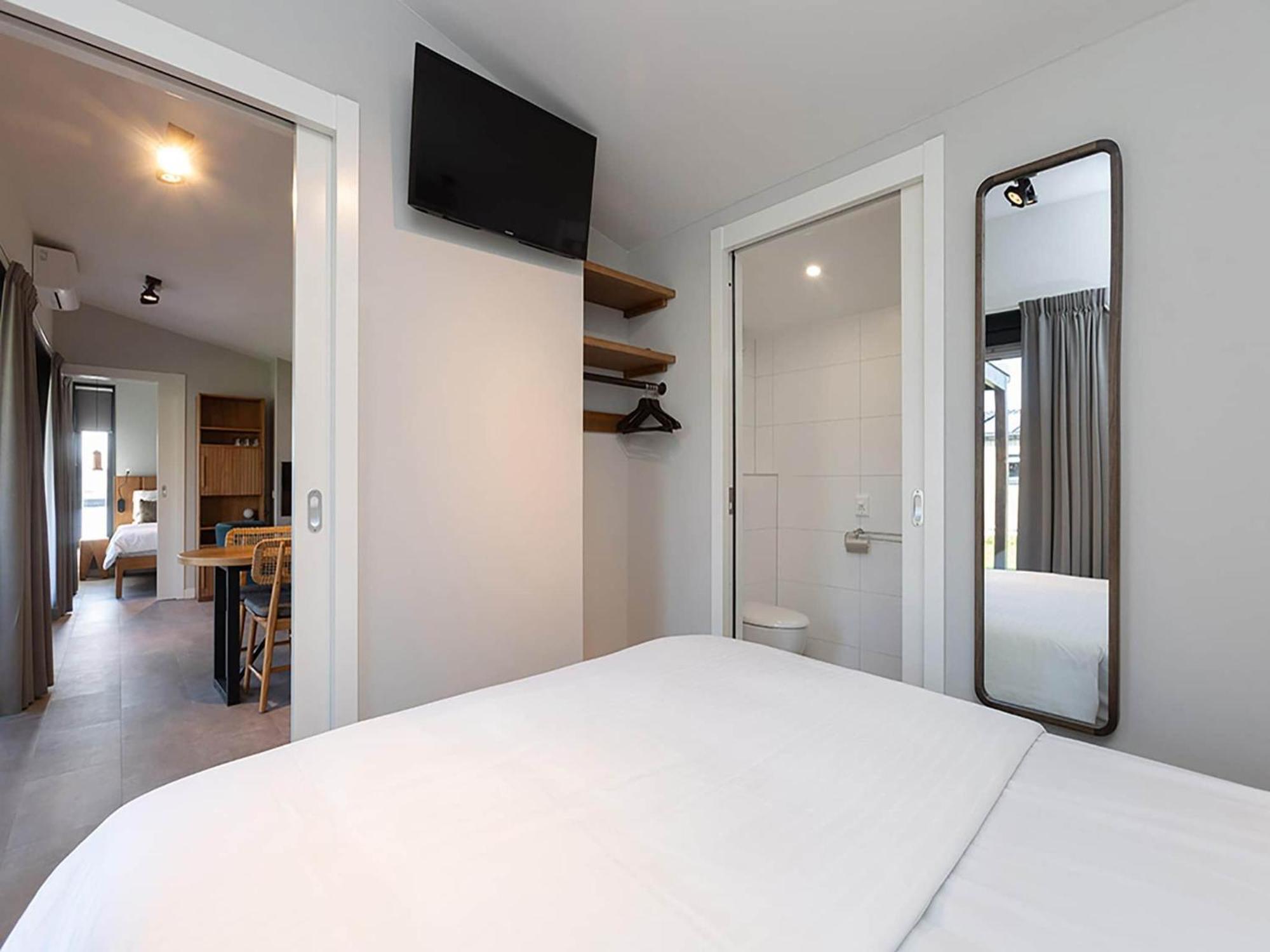 Luxury Docklodge On The Water Delfstrahuizen Buitenkant foto
