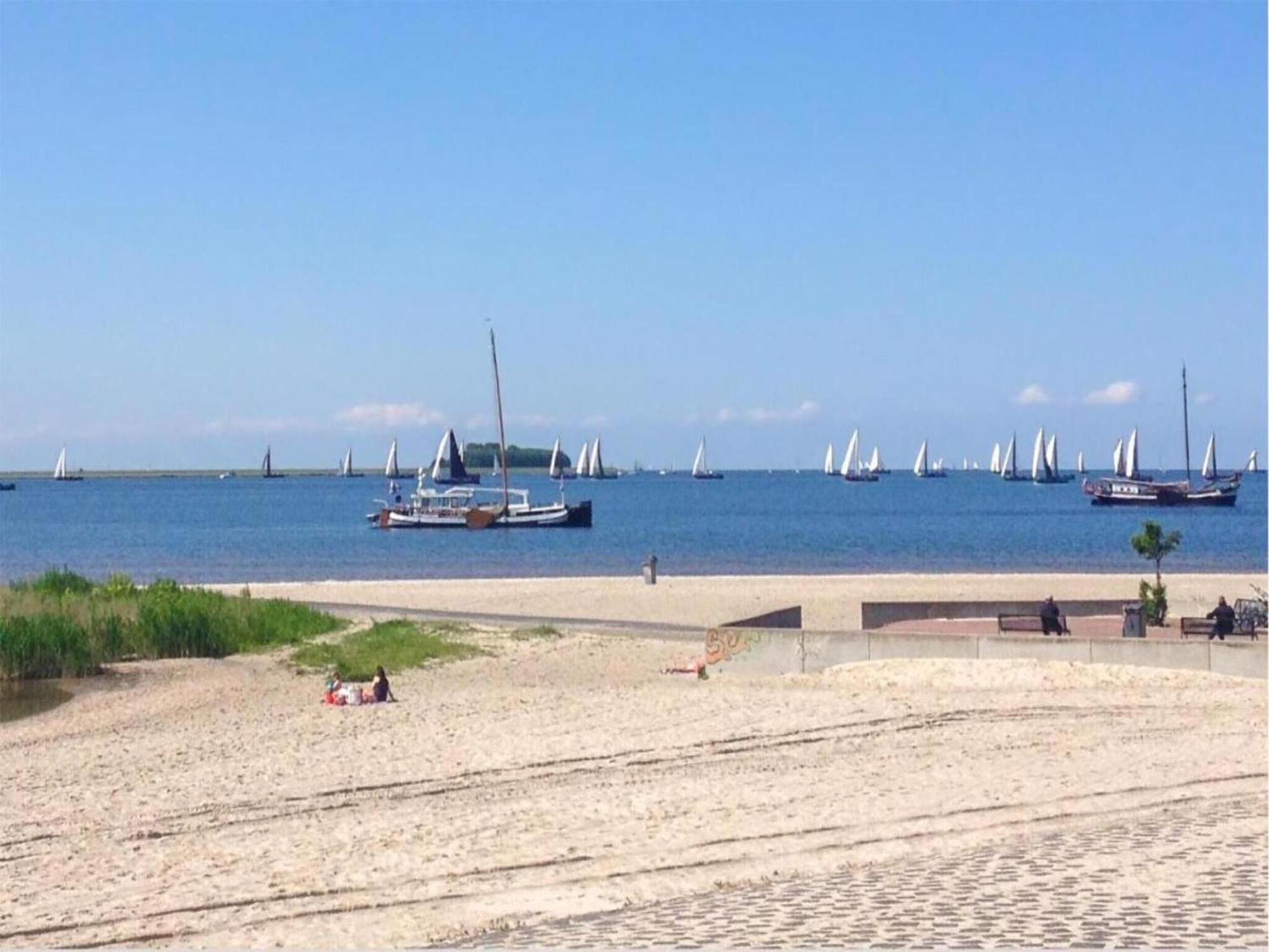 Luxury Docklodge On The Water Delfstrahuizen Buitenkant foto