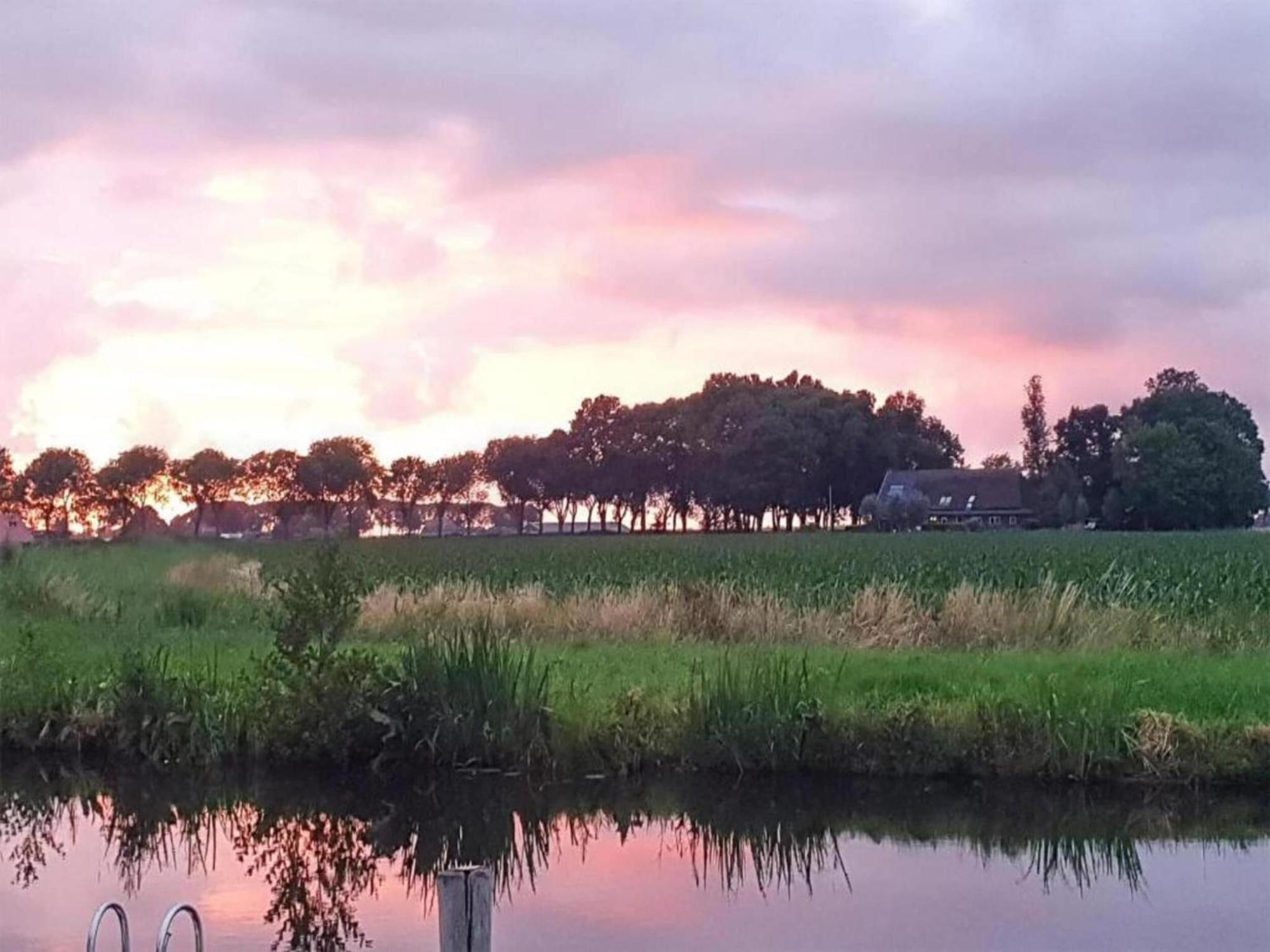 Luxury Docklodge On The Water Delfstrahuizen Buitenkant foto
